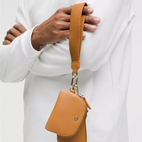 26-27🆕🤎 Lululemon Dual Pouch Wristlet Cactus “Leather” - Chestnut Brown - Picture 5 of 6